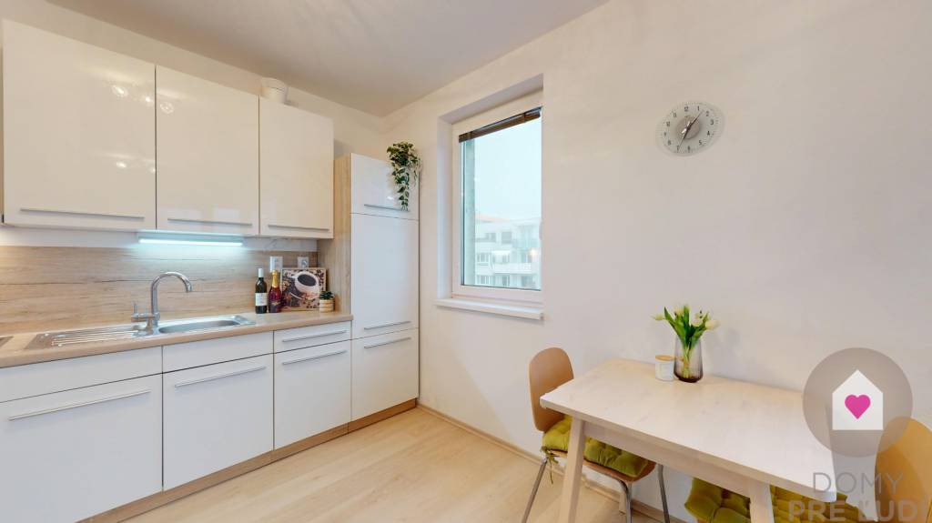 BA/IV-Prenájom zariadeného 2i bytu s balkónom a parkingom v - 6