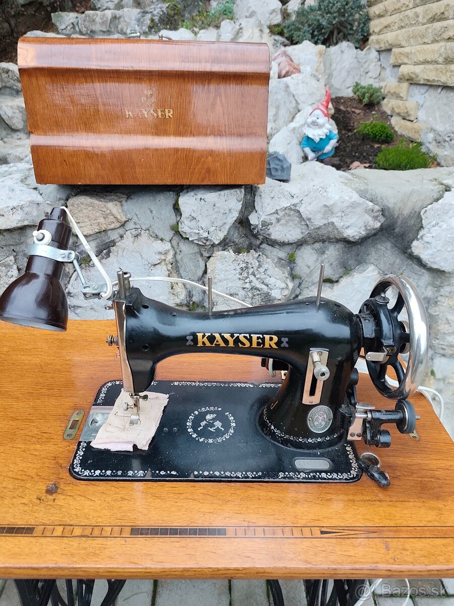 Starý šijací stroj, ale elektrický-funkčný - 6