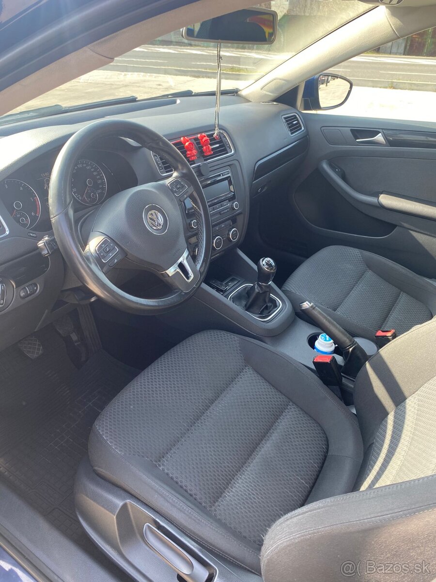 Volkswagen Jetta 1.6 TDI ,77kW - 6