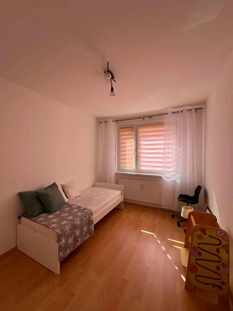 Na prenájom 3-izb. byt ul J. Poničana – Devínska - 6