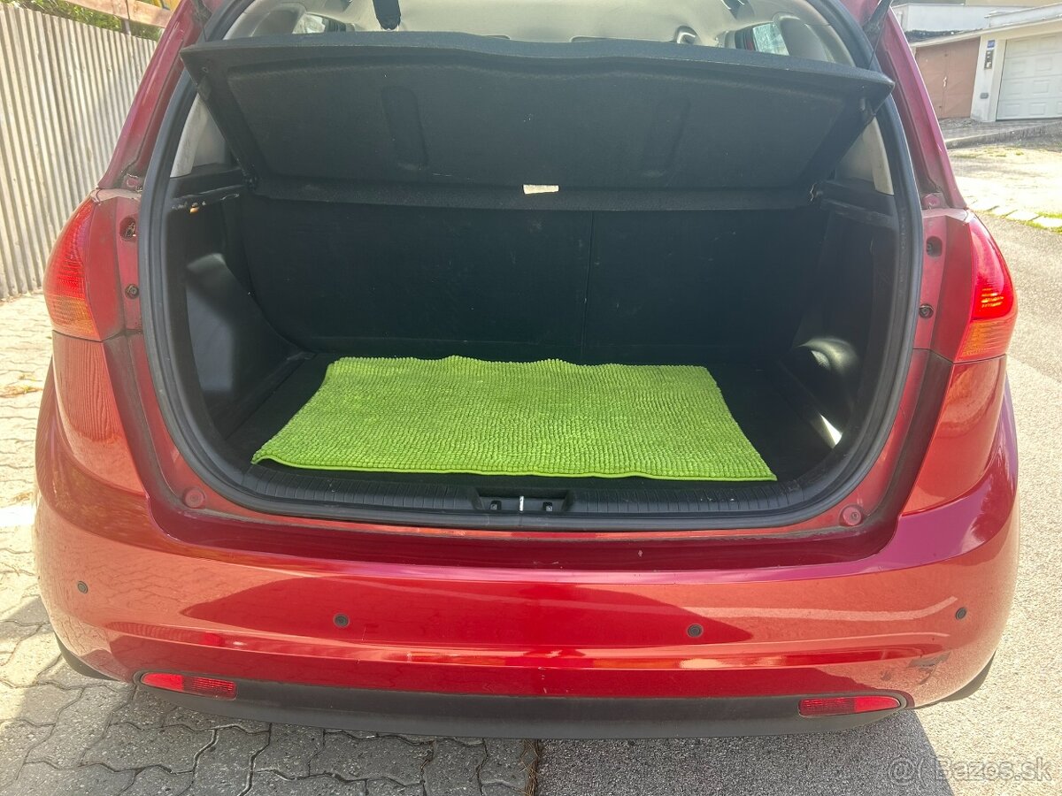 Predám Kia Venga 1,4l, 66,2kW - 6