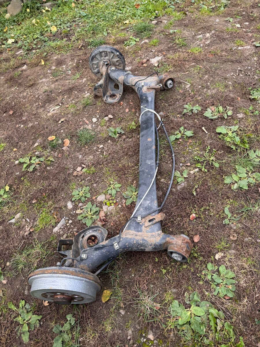 Fabia 2 combi zadná náprava, nápravnica, naprava, bubny - 6