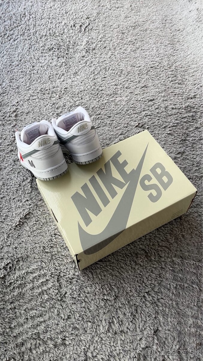 Nike SB Dunk Low Supreme 95 White Metallic Silver - 6