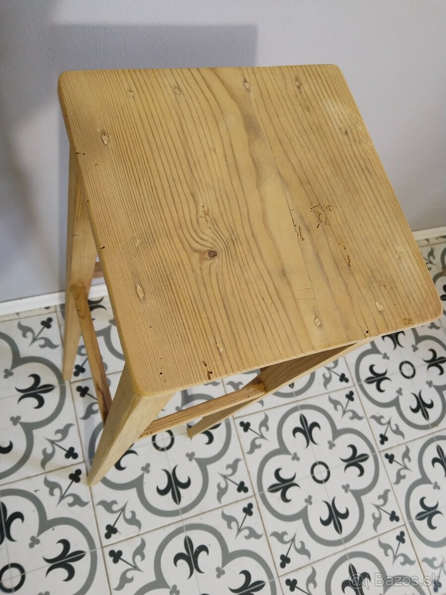 Starý, květinový stolek po renovaci - 6