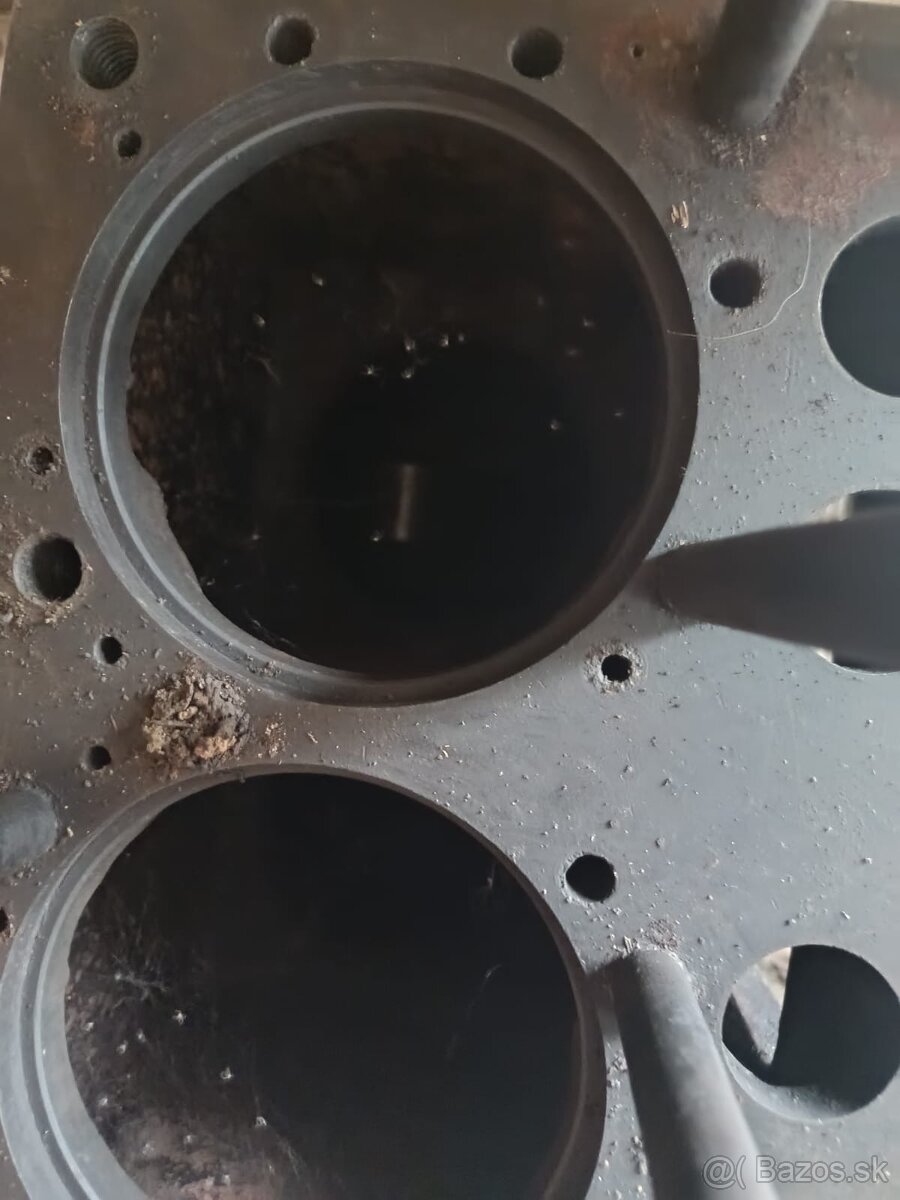 Predam motor na traktor ZETOR 25 A - 6