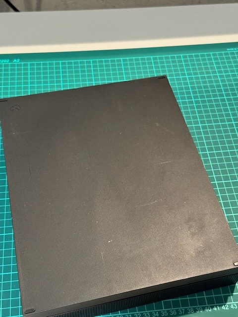 XBOX One X 1TB + 1 ovládač + 1 hra - 6