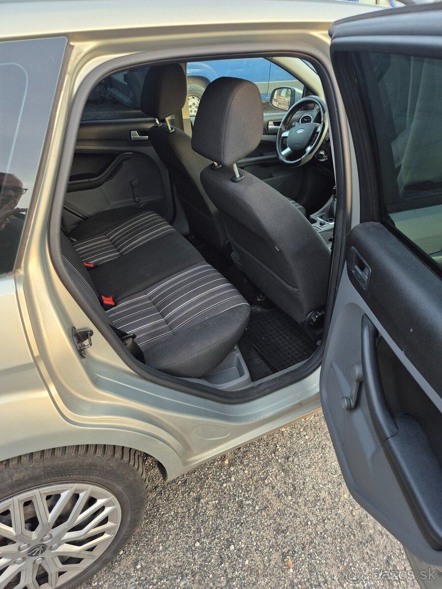 Predám Ford Focus Kombi r.v.2009 - 6