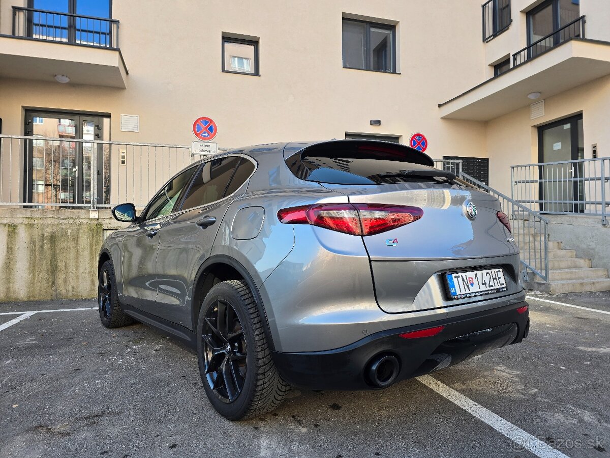 Alfa Romeo Stelvio 2.0 Q4 280ps - 6