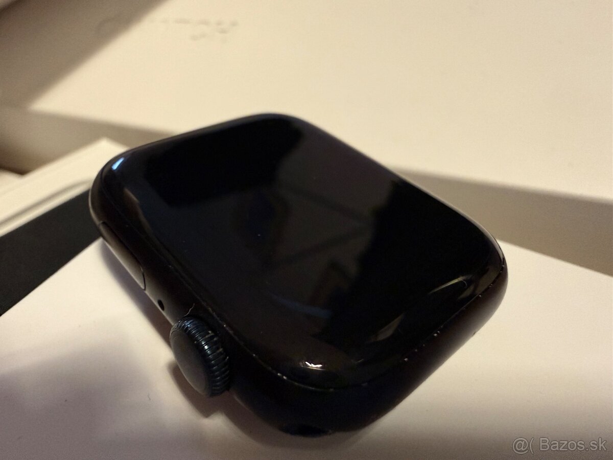 Apple Watch 8 45mm - 6