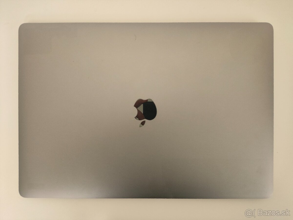 MacBook Pro 15" 2018 | i7 • 16GB • 256GB - 6