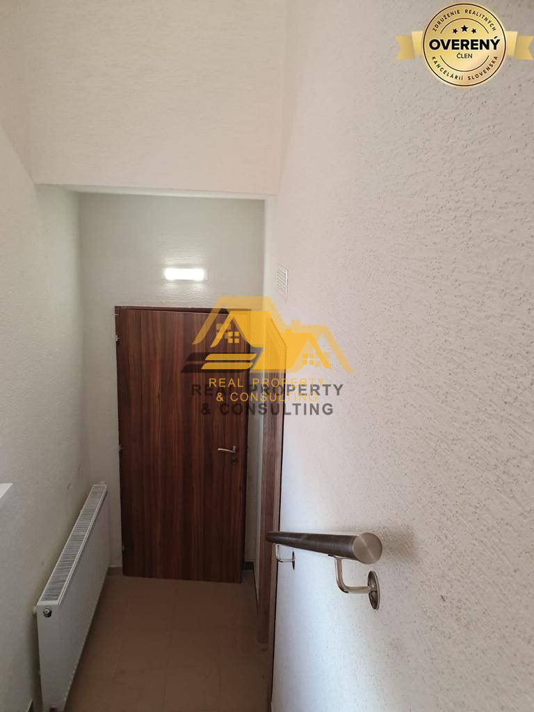 Predám podnikateľský objekt v Komjaticiach - 6