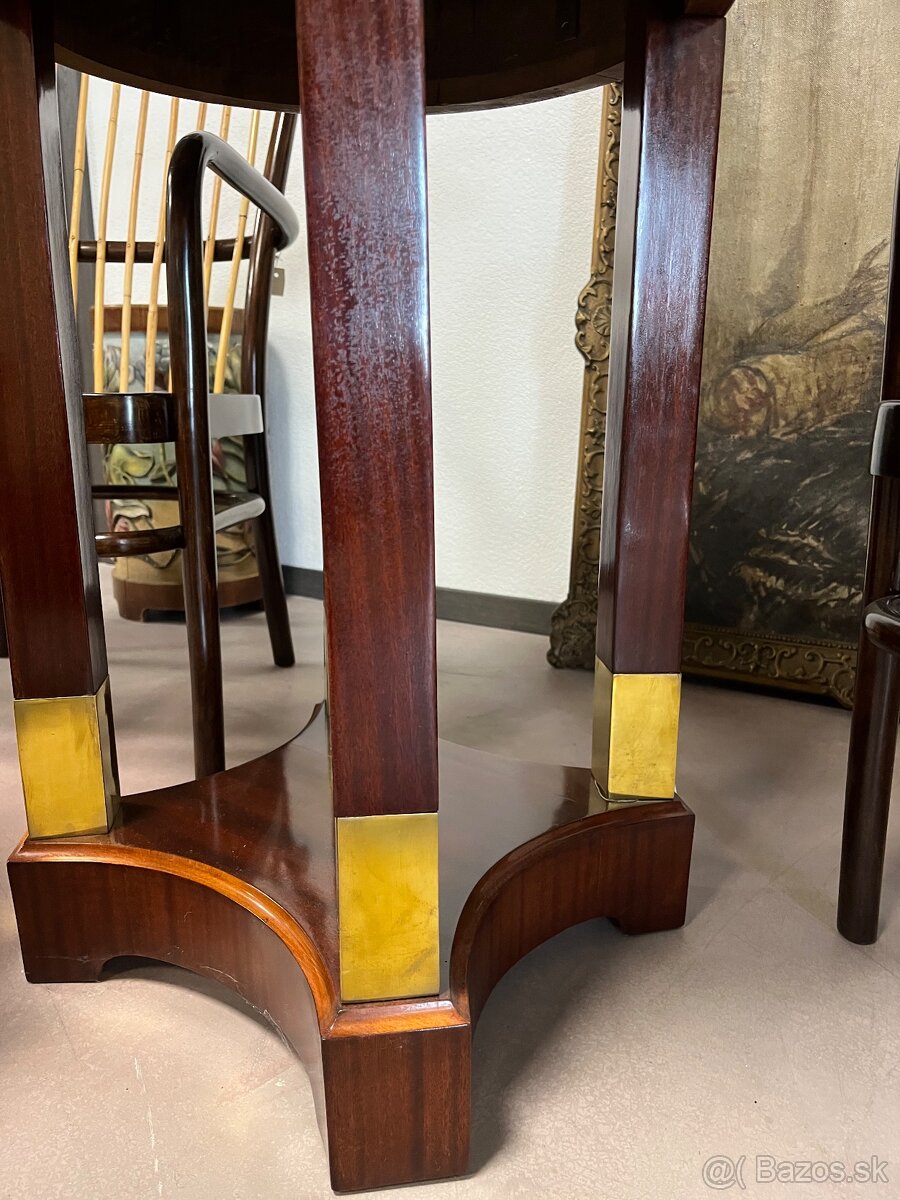 Okrúhly príručný stolík - 6