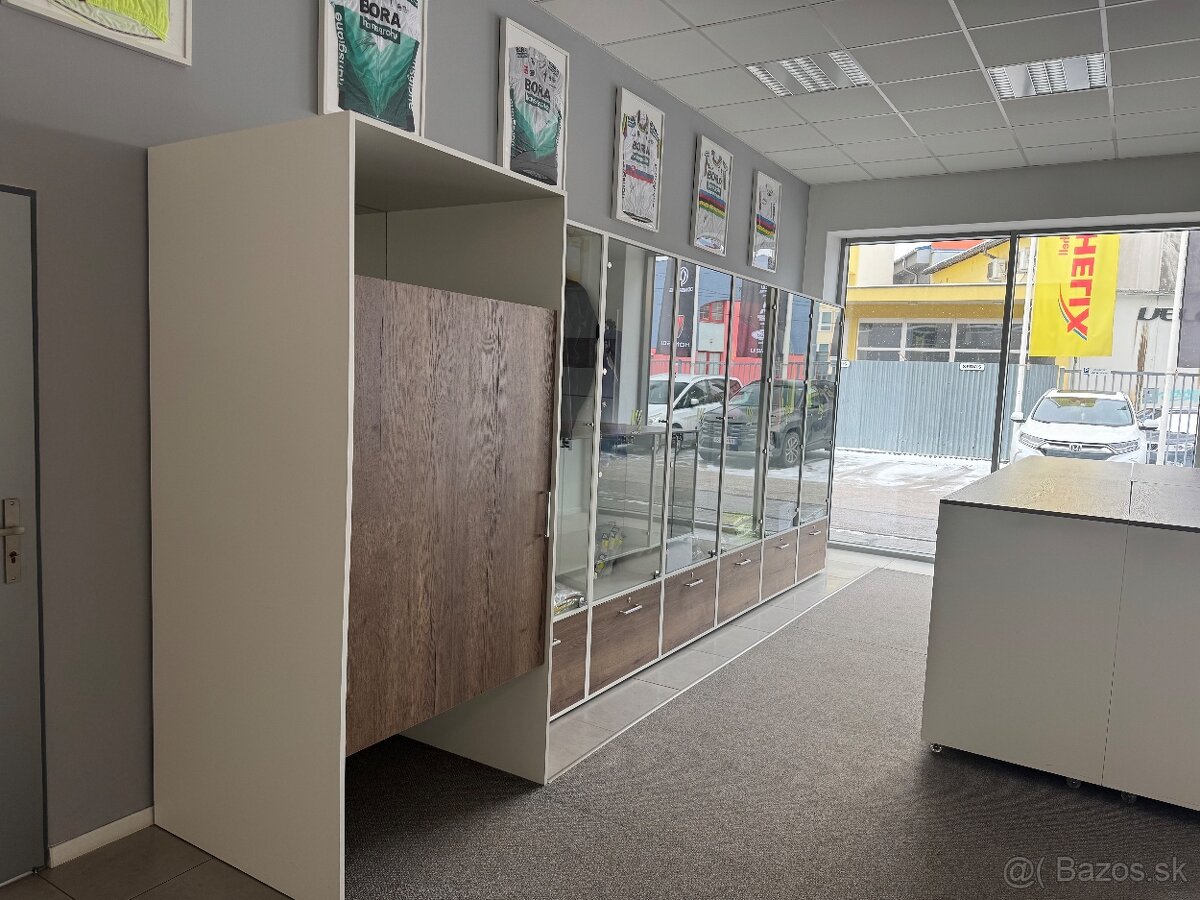 Presklená skrinka - 6