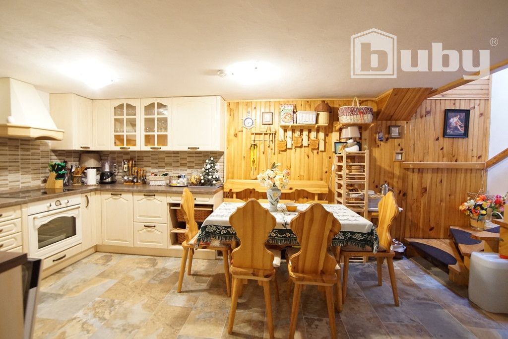 Murovaná chata na predaj, Martin - Stráne, 6 izieb, vlastný - 6