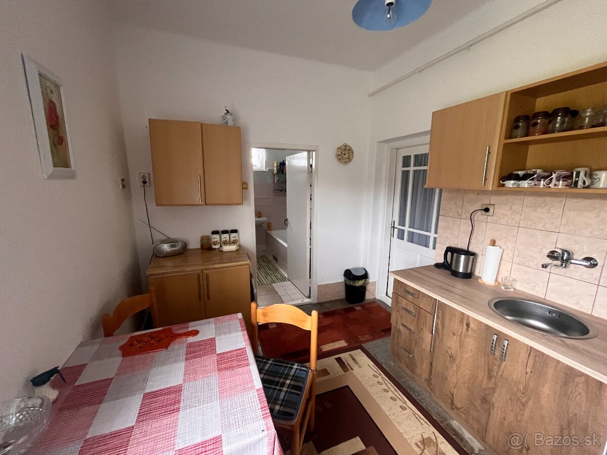 MAĎARSKO - MÁRTONYI - 2 IZBOVÁ RD BLÍZKO JAZERA RAKAC - 6