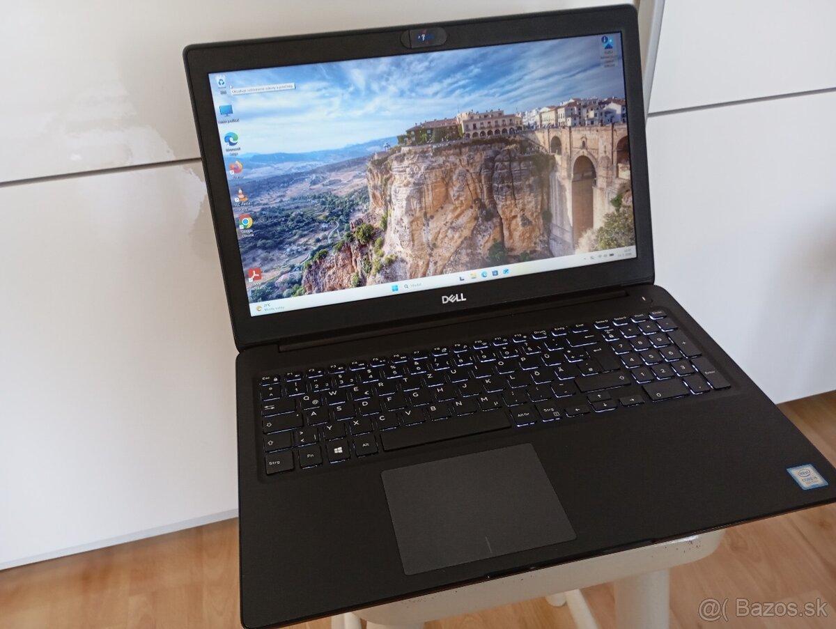 predám Dell Latitude 3500 , Intel core i5 , 8gb ram , ssd - 6