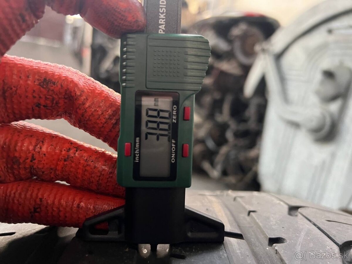 Pneu R20 255/35 Pirelli P Zero - 6