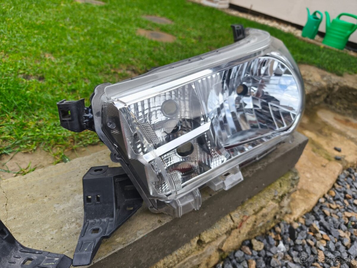Predné svetlá na Toyota Hilux 2015-2020 - 6
