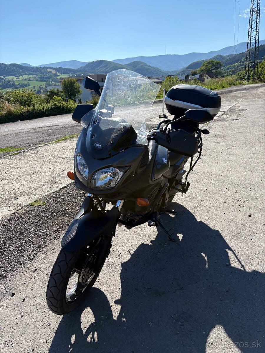 Suzuki V-Strom DL650 - 6