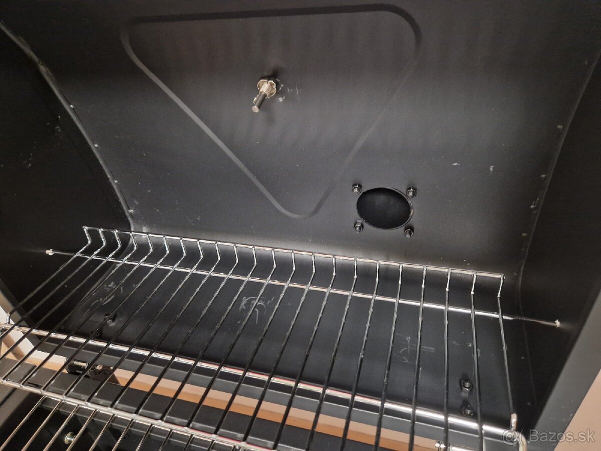 Klarstein Meat Machine gril na drevené uhlie - 6