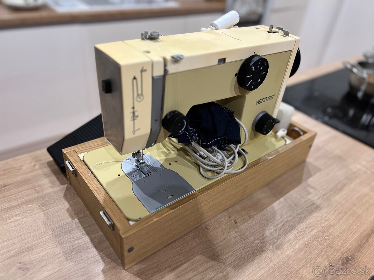 Retro kufríkový šijací stroj - 6