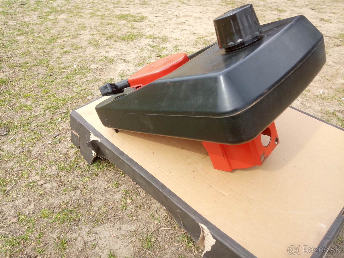 benzínová nádrž, chladiaci plech a štartér na Vari - 6