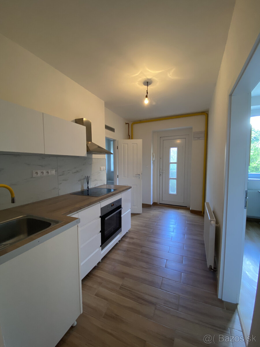 Len u nás v ponuke: Predaj 2 izbového bytu pri OC Centrál v - 6