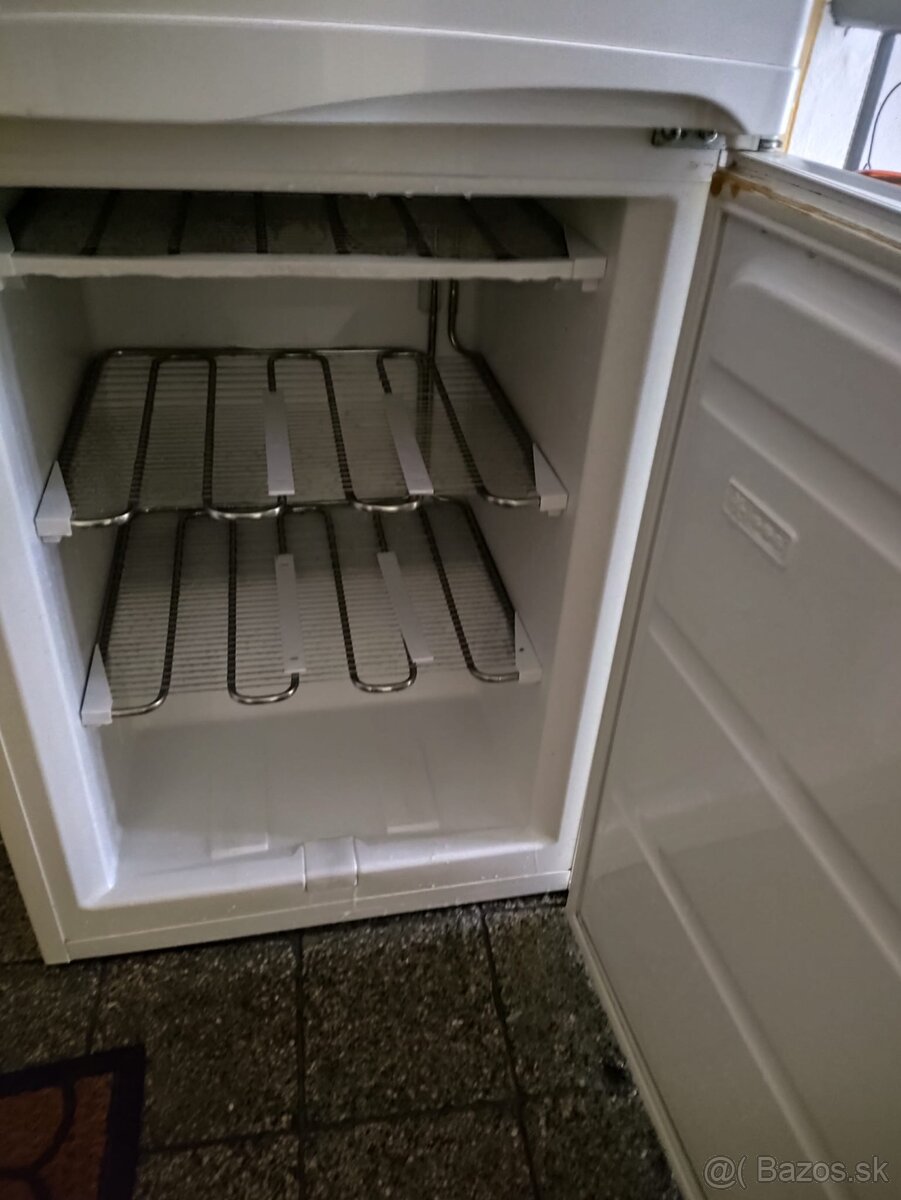 Funkcna chladnicka s mraznickou Polar - 6
