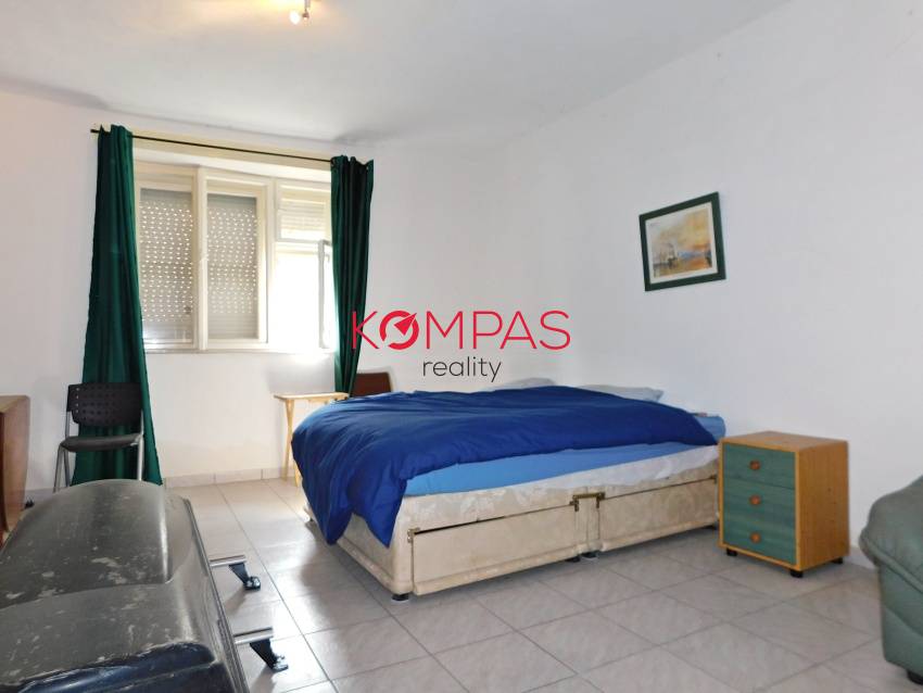 NA PREDAJ DVA DOMY S DVOROM A VEĽKÝM POZEMKOM LOKALITA - KR - 6