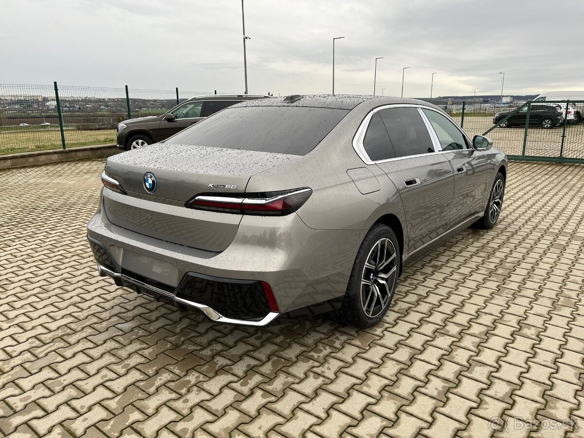 BMW i7 XDrive60 400 kW A/T - 6