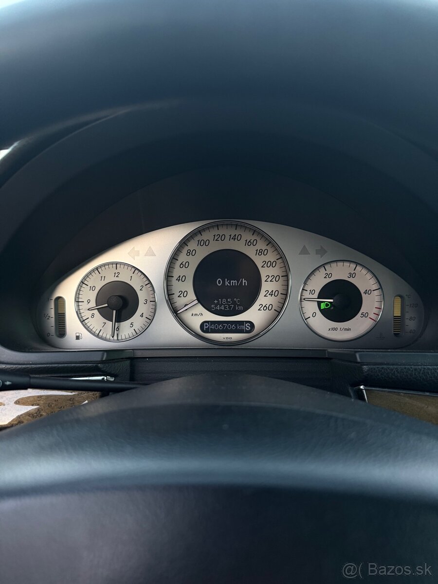 Mercedes Benz E320 - 6