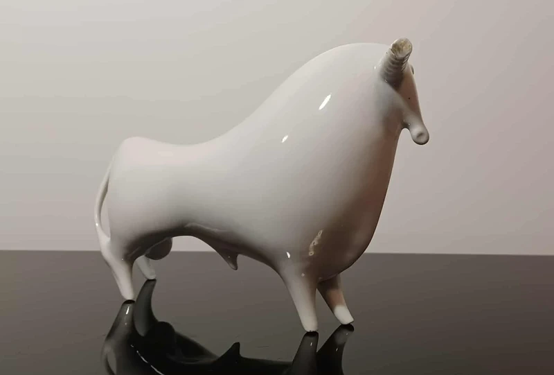 Porcelánový zberateľský býk Royal Dux Brusel - 6