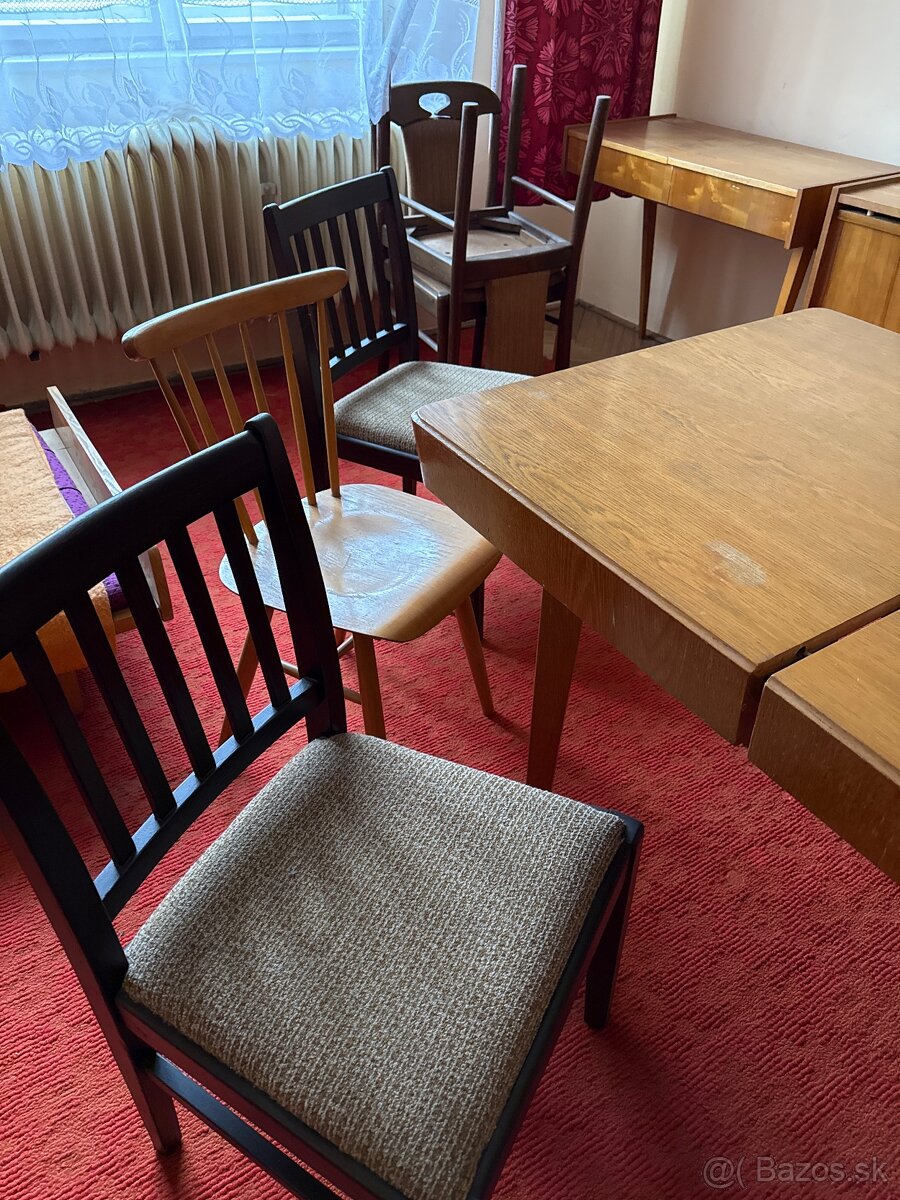 Drevene stolicky a obyvacka - 6