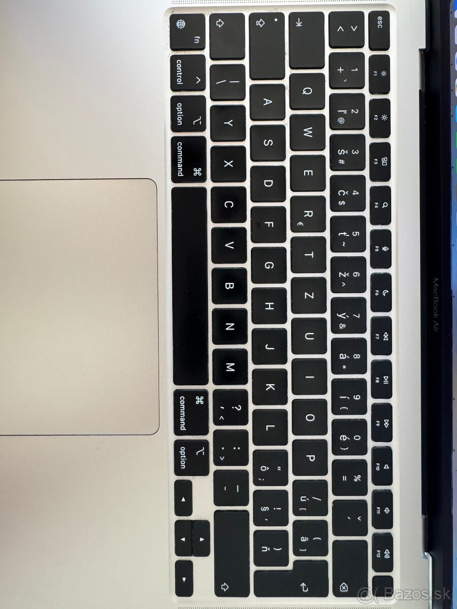 MacBook Air 13´ (M1, 8GB/256GB, Space gray) top stav - 6
