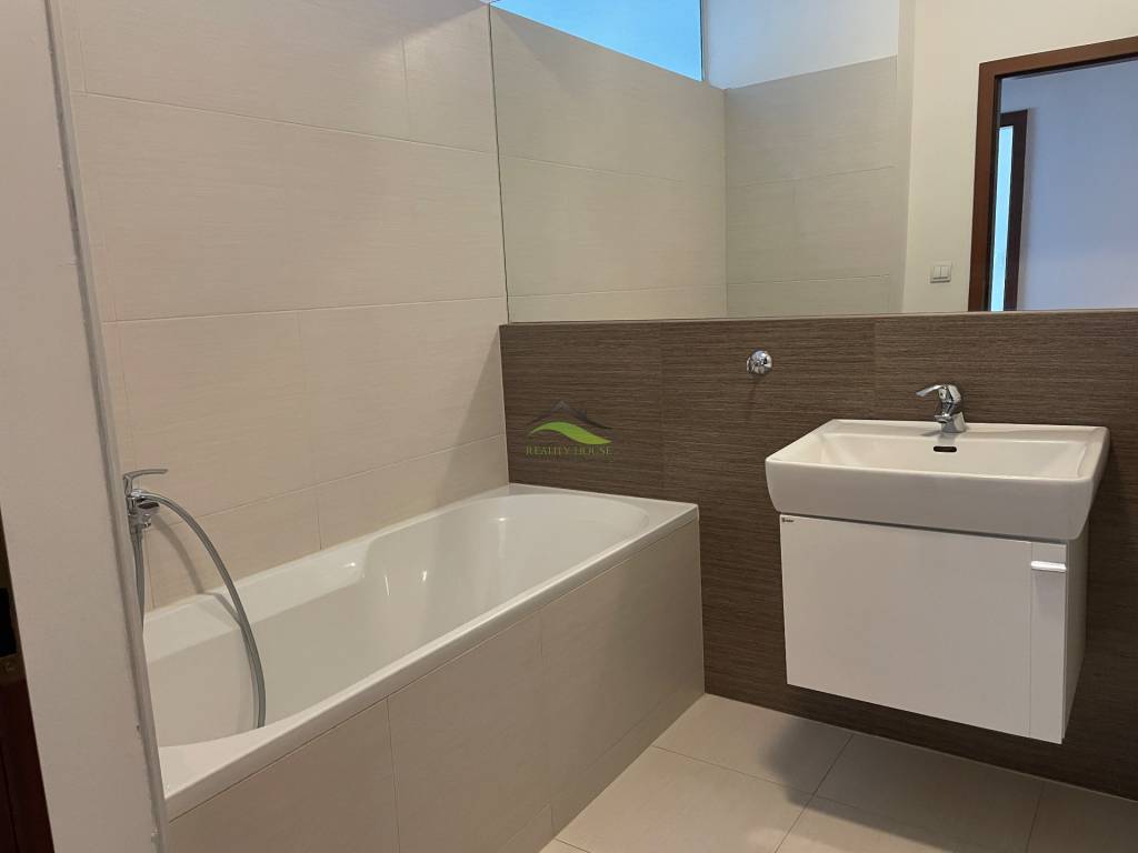 Prenájom- Apartmán 120m2, s terasou- vo vyššom štandarde - 6