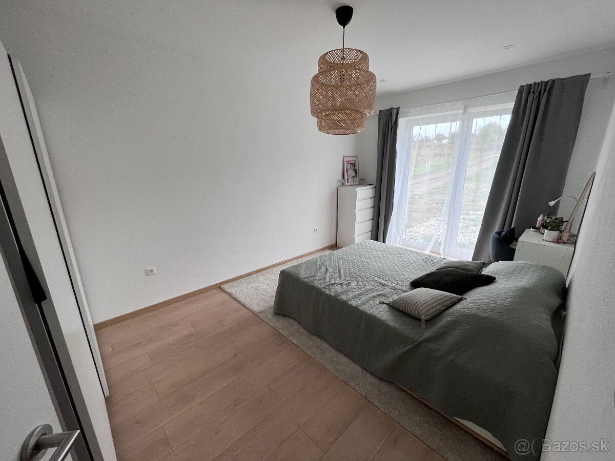 Krásny 3,5 izbový átriový rodinný dom v obci Beladice - 6