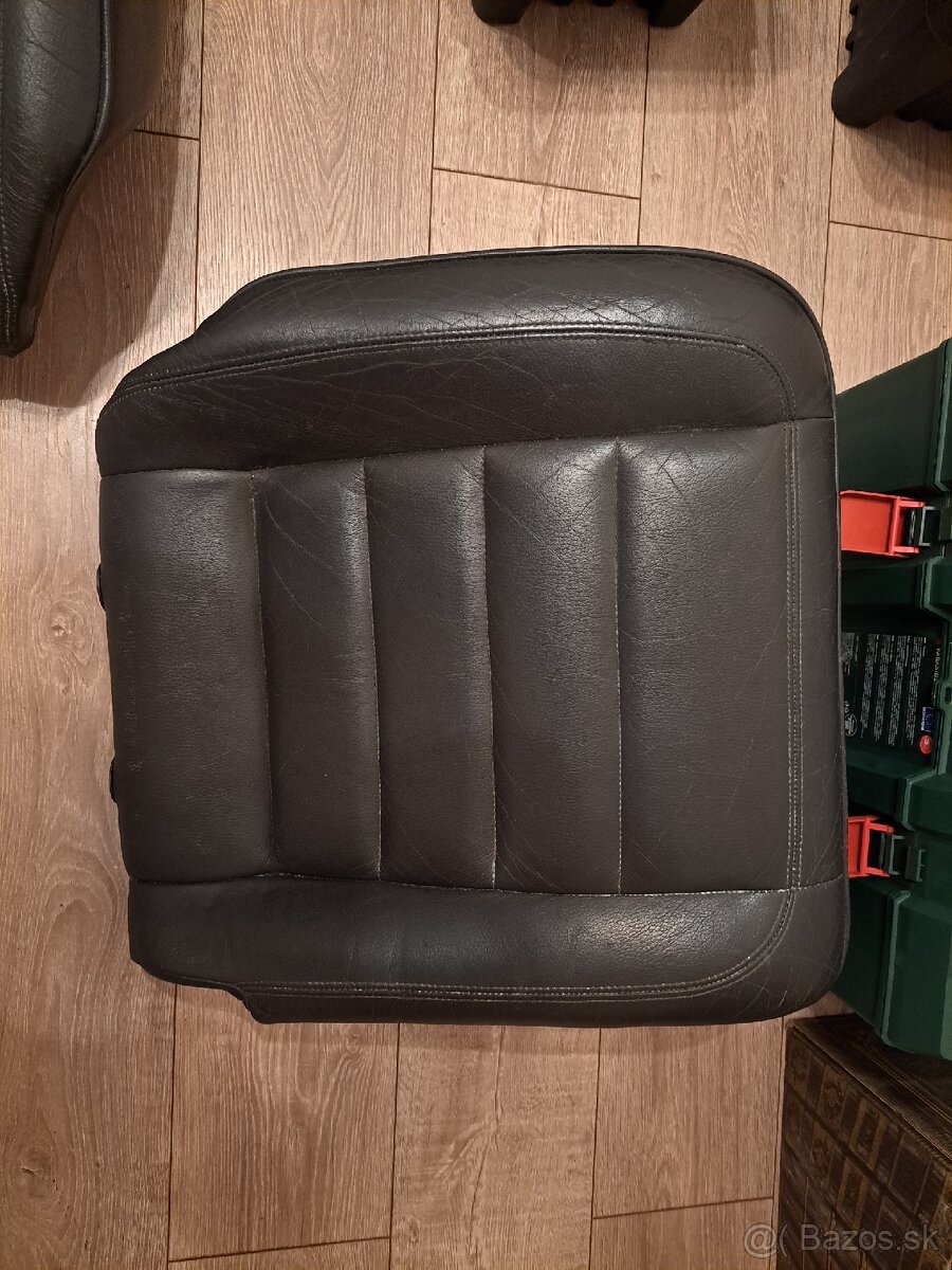 Predám sedačky VW Touareg 7L čierna Koža - 6
