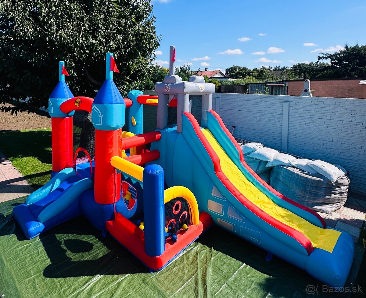 SKÁKACÍ NAFUKOVACÍ HRAD - 6