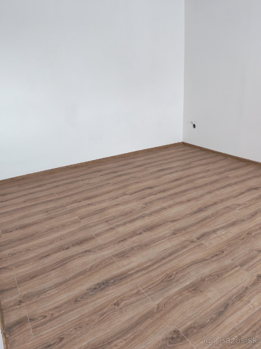 Prenájom rekonštruovaného rodinného domu v obci Sikenička. - 6