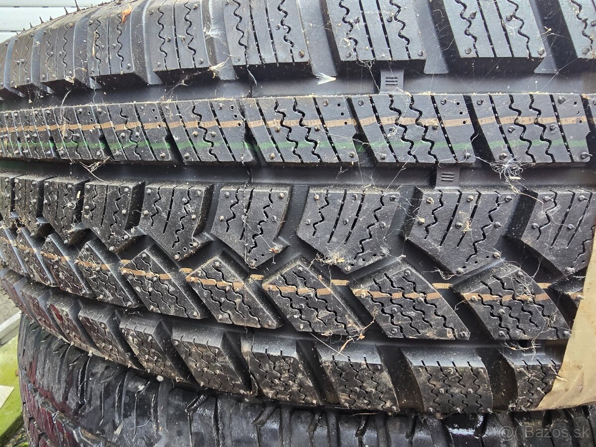 Nove Zimne pneu s diskom origi honda 205/70 R15, 5x114,3 - 6