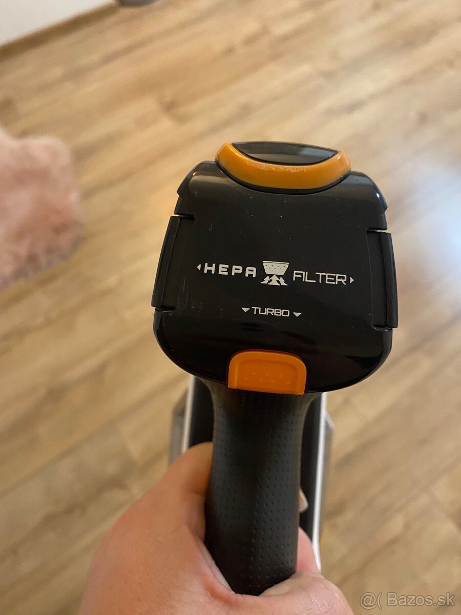 Predám tyčový vysávač značky ETA - 6