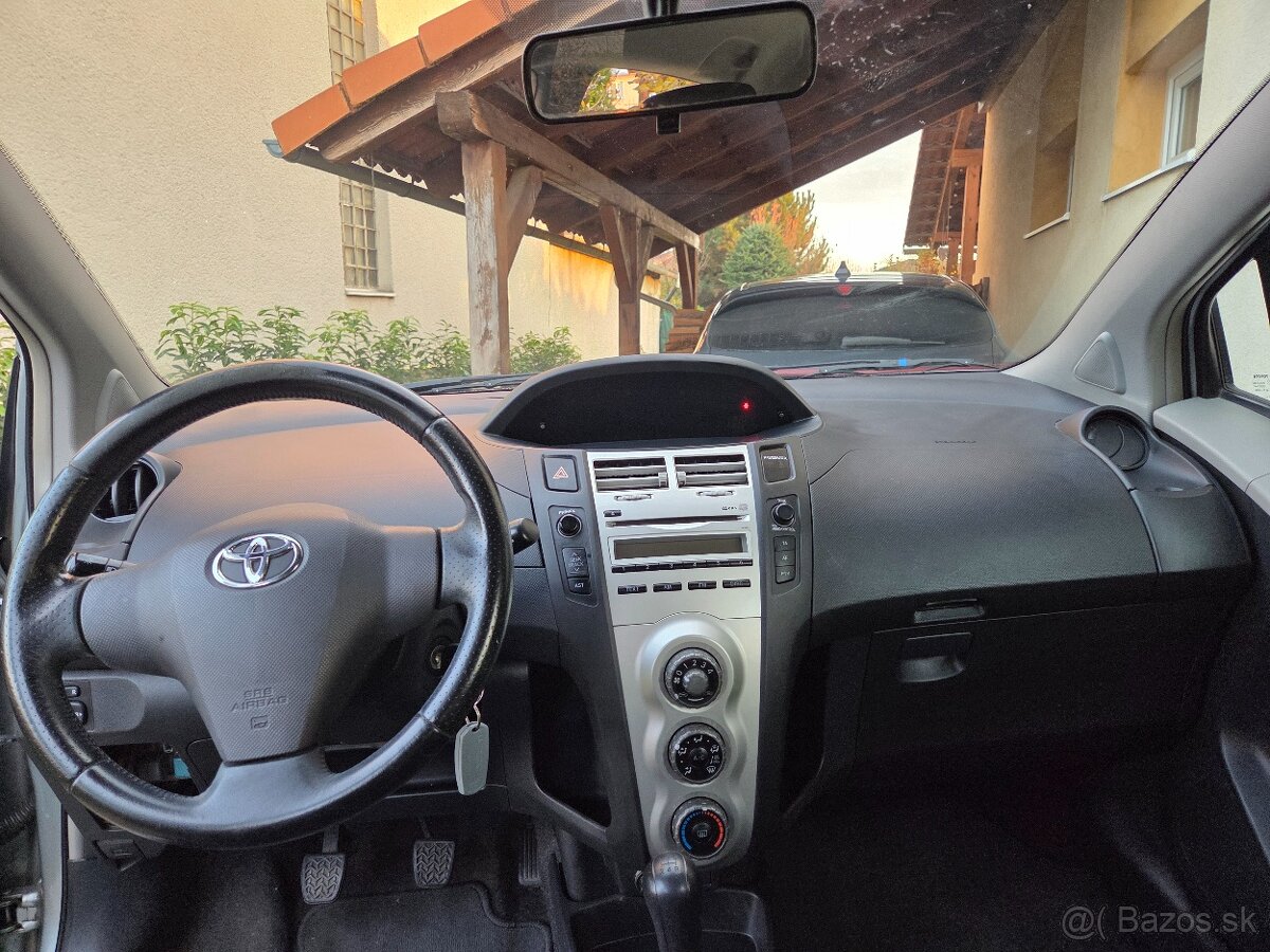 Toyota Yaris 1.3 - 6