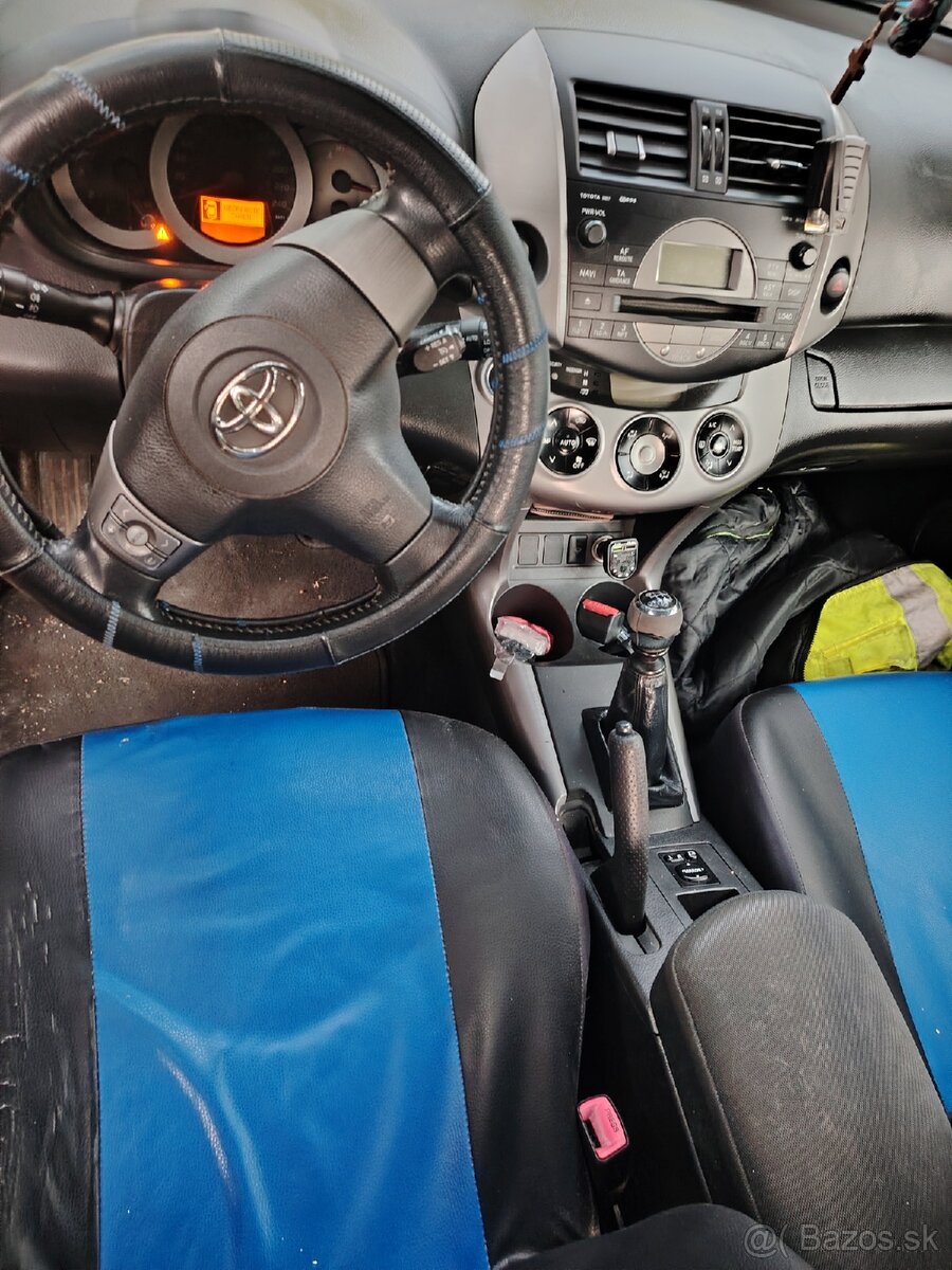 Toyota RAV4 - 6