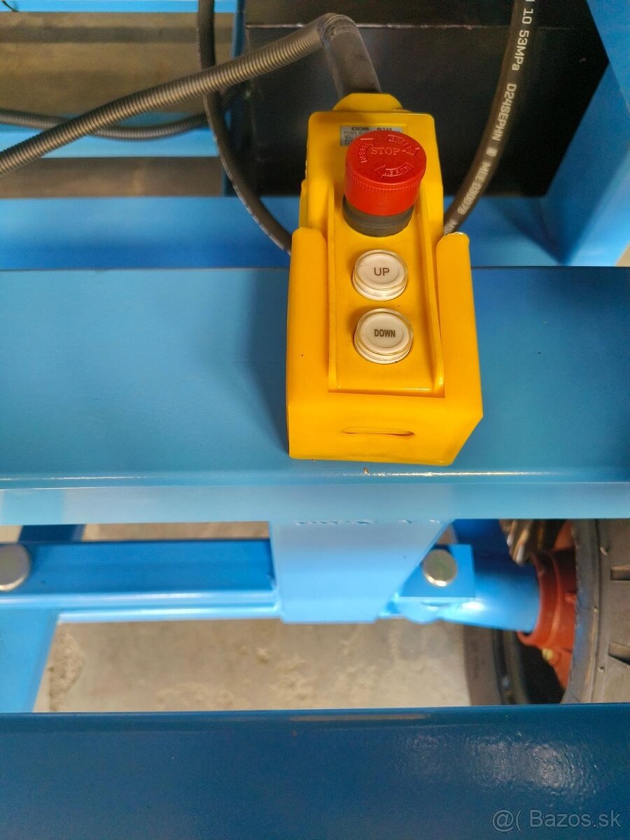 Nožnicová plošina s hydraulickým zdvihom - 6