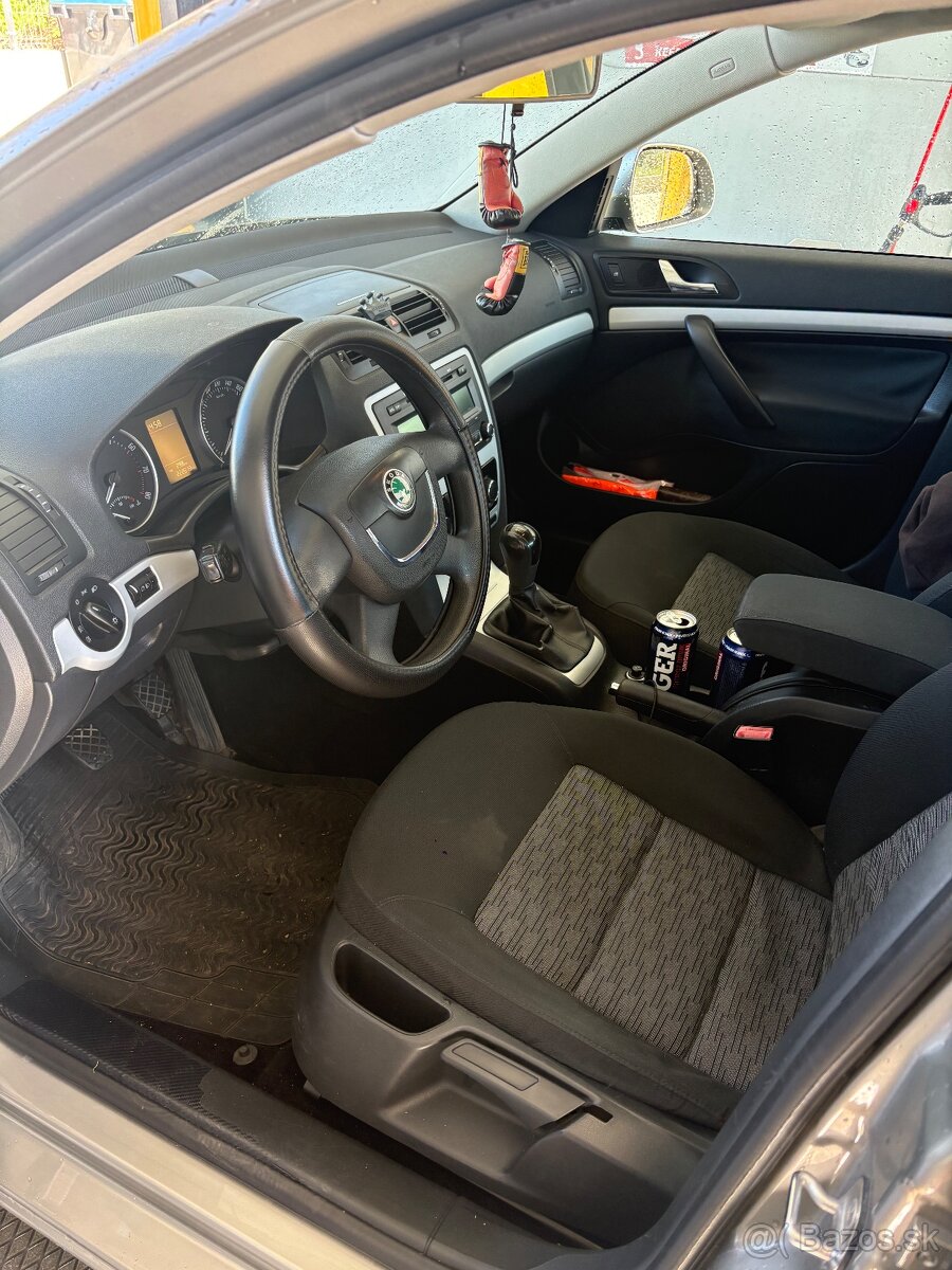 Predám škoda Octavia 2 facelift 1,6mpi - 6