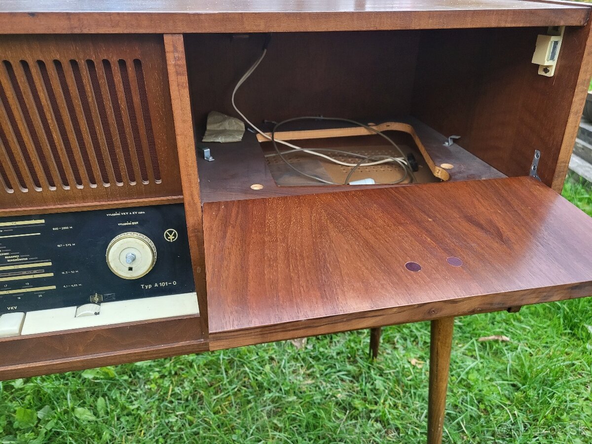 rádio a šijací stroj - 6