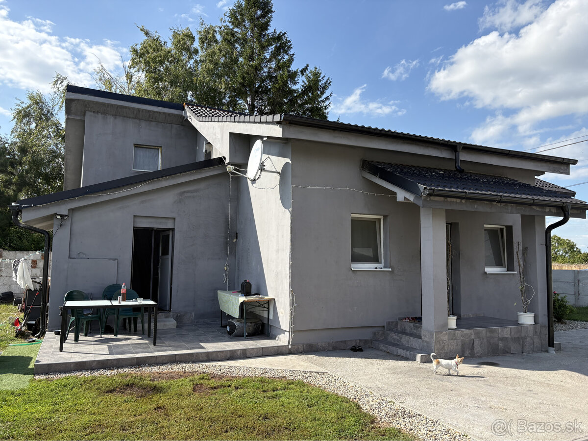 Znížená cena: prerobený 5 + 1 izbový rodinný dom s priestra - 6