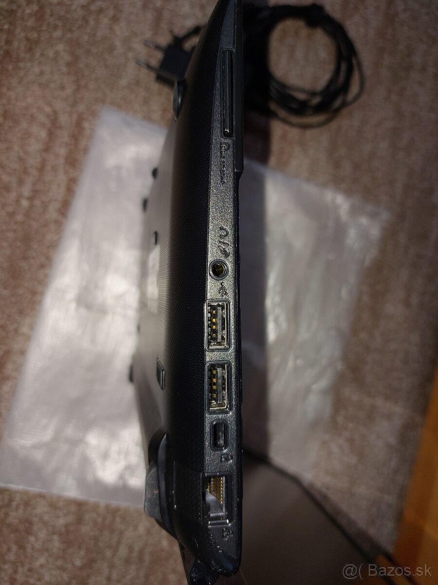 Predám mini notebook Asus EeePC 1011PX - 6