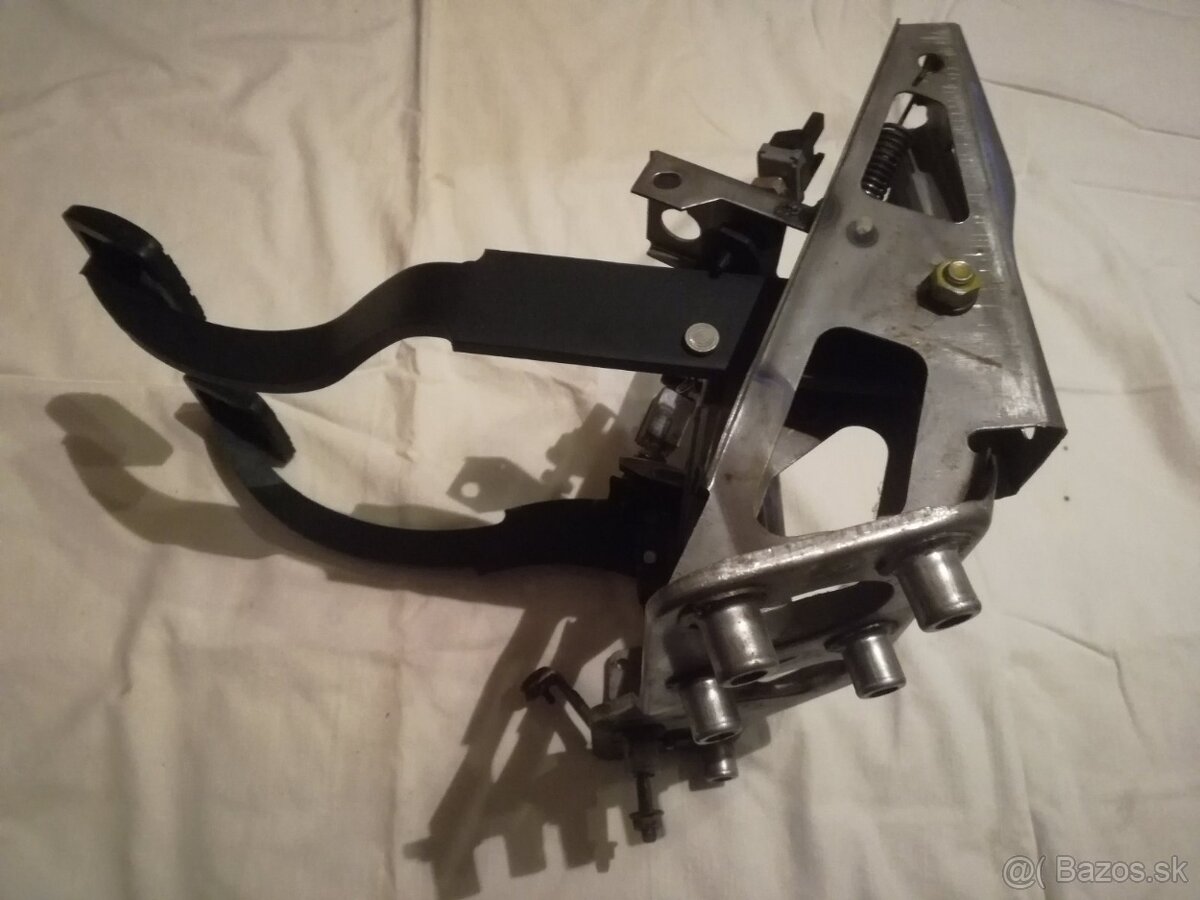 Mazda 323 BG pedále+snímače polohy - 6