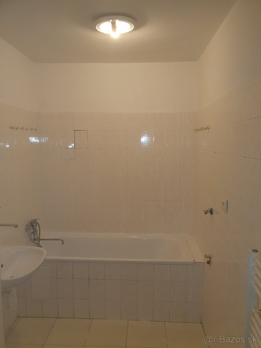 Predám 1-izbový byt v Tvrdošíne - 6